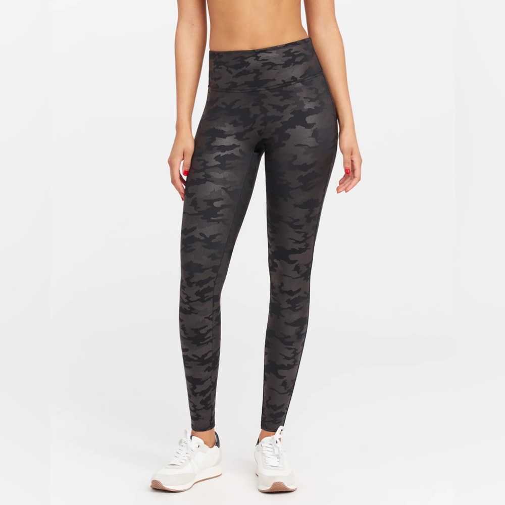 Women's SPANX Small Black Gray Faux Leather Camo Camouflage Matte Leggings